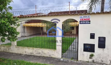 Casa ampla à venda a apenas 200m da praia no bairro da Martim de Sá em Caraguatatuba, SP - Conheça