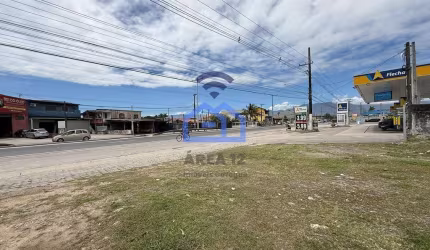 Área à venda no bairro Praia das Palmeiras em Caraguatatuba, SP - Área de 808m² à Beira da Rodovia