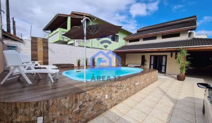 Maravilhoso sobrado com piscina e sistema de segurança à venda no bairro do Aruan em Caraguatatuba,