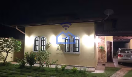 Casa à venda no bairro do Jardim Britânia em Caraguatatuba, SP - Conforto e proximidade com a praia