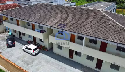 Casa em condomínio para locação no bairro Jardim das Palmeiras em Caraguatatuba, SP - Conforto e pr