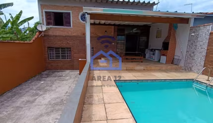 Sobrado à venda na belíssima  Praia das Palmeiras em Caraguatatuba, SP - 03 dormitórios sendo 01 su