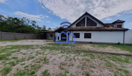 Casarão para locação comercial no bairro do Travessão em Caraguatatuba, SP - Terreno amplo de 1024m