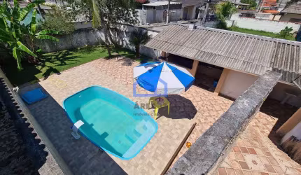 Ótima casa com edícula, sala comercial e área de lazer à venda no Bairro do Morro do Algodão em Car