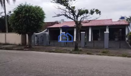 Casa térrea para locação no bairro do Indaiá em Caraguatatuba, SP - Localizada a apenas 250m da orl
