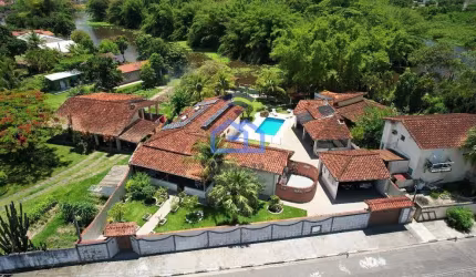 Mega Casa à venda no bairro Morro do Algodão em Caraguatatuba, SP -  Integração harmoniosa entre a