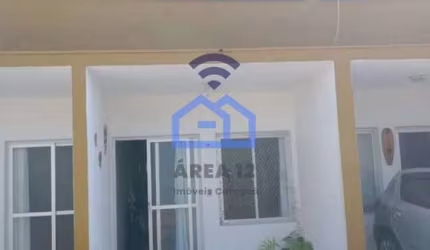 Excelente em Casa em condomínio à venda, localizada a apenas 150m da praia no bairro Jardim Britâni
