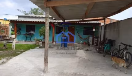 Casa com quintal espaçoso à venda no bairro Jardim das Palmeiras em Caraguatatuba, SP - Ótima oport