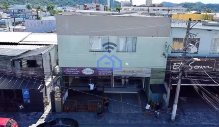 Prédio à venda no Centro de Caraguatatuba, SP com 477 m² de área construída localizado a apenas 50