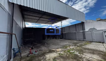 Galpão comercial para locação no Centro de Caraguatatuba, SP - com 280m² de área total!