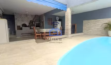 Casa com piscina e área gourmet à venda no bairro do Indaiá em Caraguatatuba, SP