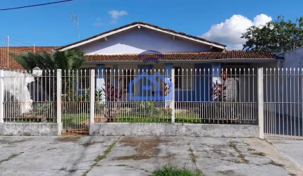 Casa à venda no bairro do Indaiá em Caraguatatuba, SP com 02 dormitórios na casa principal e 02 suí