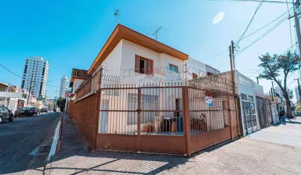 Sobrado a venda no Jardim da Glória. 150m2, com  3 dormitórios, 2 salas, copa/cozinha, churrasqueira , edícula e 2  vagas