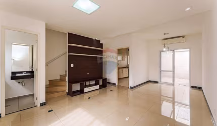 Casa em condomínio com 3 dormitórios e 2 vagas na Vila Marari!
