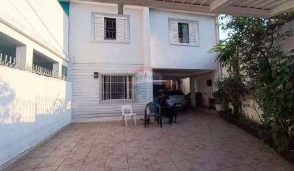 Sobrado à venda com 3 dorm, 2 suítes, 4 vagas - Vila Castelo/SP.