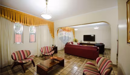 Casa aconchegante de 310M² construída no Jardim Marisa