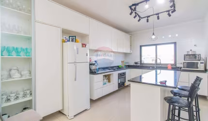 Casa com 3 suítes e 3 vagas  na Vila Moraes