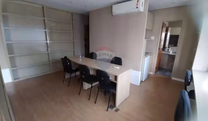 Sala Comercial Mobiliada na Rua Joaquim Floriano para locação - 52m2 com vaga - pacote fechado