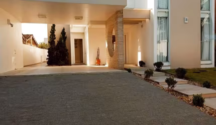 CASA DE ALTO PADRÃO NO CENTRO DE PIÇARRAS SC
