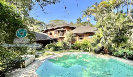 Casa com 5 suítes, 2 piscinas, churrasqueira -Miolo da Granja