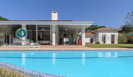 Linda casa térrea Vila de São Fernando Golf -4 suítes, piscina!