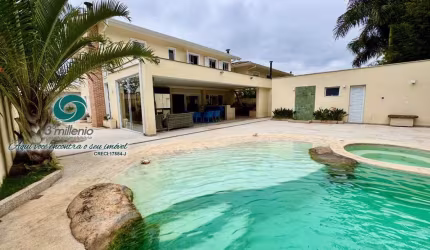 Casa Linda a venda Orvalho Granja Viana - 3 suítes, piscina