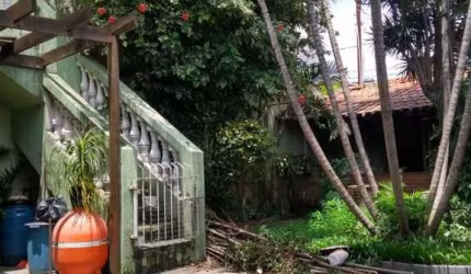 Casa térrea à venda com 2 dormitórios 2 banheiros 3 vagas na Zona Leste