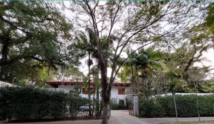 Casa no Jardim América com 4 dormitórios.