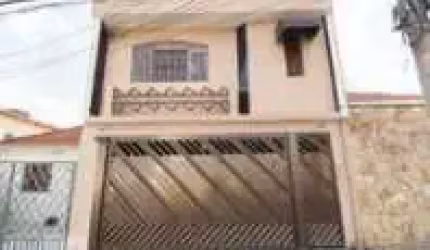 Casa com 3 andares com área de lazer com piscina e churrasqueira à 5 min da estação do metrô Vila ma