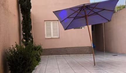 Casa à venda no Jardim Regis com 143m² 3 dormitórios 1 suíte 4 banheiros 2 vagas