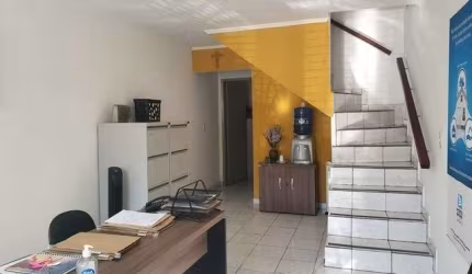 Sobrado à venda na Vila Romero com 120m e 3 dormitórios 1 suíte  3 banheiros 2 vagas