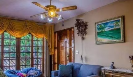 Casa à venda com 170m²  3 dormitórios 2 vagas em Santana.