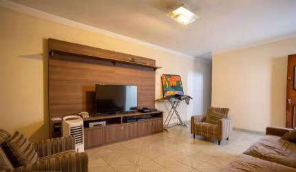 Casa à venda com 250m², 3 quartos e 2 vagas
