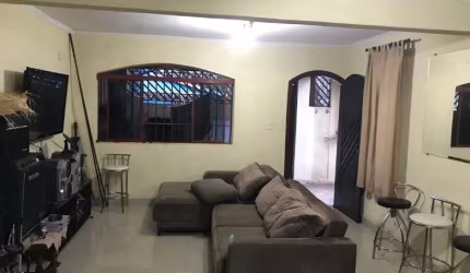 Sobrado De 3 Dormitórios, Com 3 Banheiros, Churrasqueira.