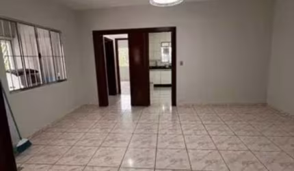 Casa à venda no Jardim São João (Jaraguá) com 125m² 3 dormitórios 1 banheiro 6 vagas
