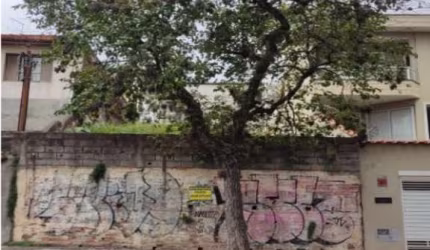 Terreno com Casa na Lapa - Oportunidade para Investimento ou Construção