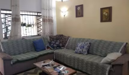 Casa com 4 quartos, 2 banheiros, 4 vagas na Vila Liviero