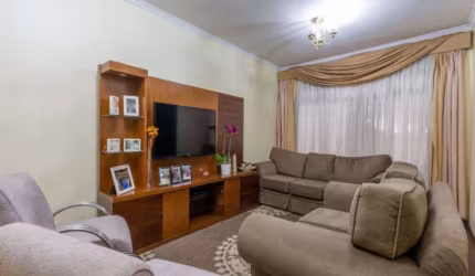 Casa à venda na Vila Moinho Velho com 200m² 4 dormitórios 2 suítes 4 banheiros 2 vagas