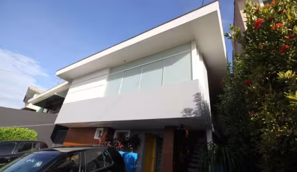 Sobrado á venda no Butantã com 225m² 4 dormitórios 1 suíte  5 banheiros 3 vagas.