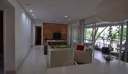 Apartamento á venda na Vila Andrade, com 3 suítes e 2 vagas.