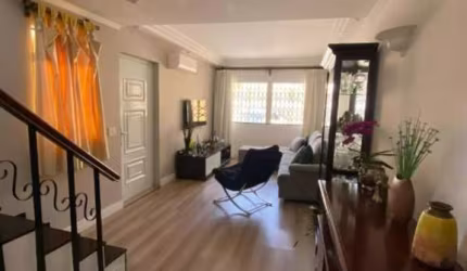 Sobrado à venda em Jabaquara com 175m² 3 dormitórios 1 suíte 4 banheiros 2 vagas