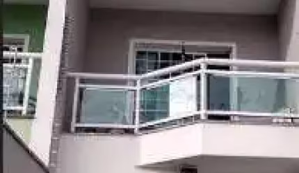 Sobrado á venda no Artur Alvim com 240m² 3 dormitórios 1 suíte 2 banheiros 3 vagas