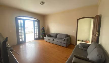 Sobrado à Venda no Parque América 3 domitórios 3 suites 152m²