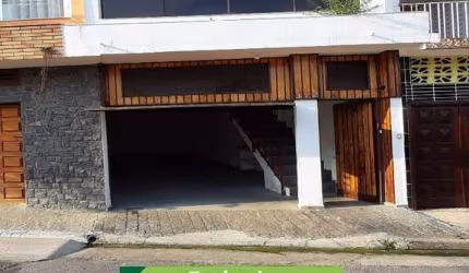 Sobrado à venda na Vila Monumento com 200m² 3 dormitórios 2 banheiros 2 vagas