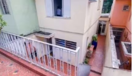 Casa com 02 Dormitórios e 02 vagas de garagem para venda no Jd Humaitá