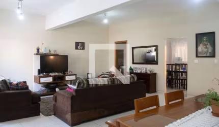 Casa à Venda - Água Fria, 3 Quartos,  304 m2