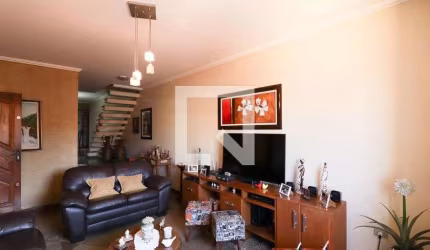 Casa à Venda - Parque São Domingos, 3 Quartos,  196 m2