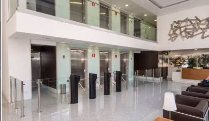 CONJUNTO COMERCIAL DE 440M², NO PARAISO