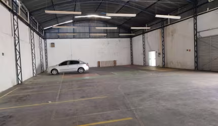 Galpão com 1.200 m² disponível para locação