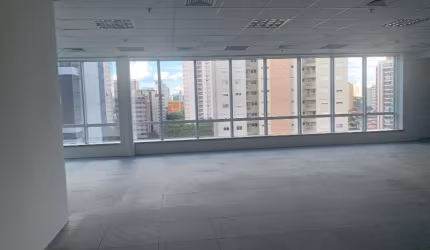 Conjunto comercial na região da Berrini. Alto padrão